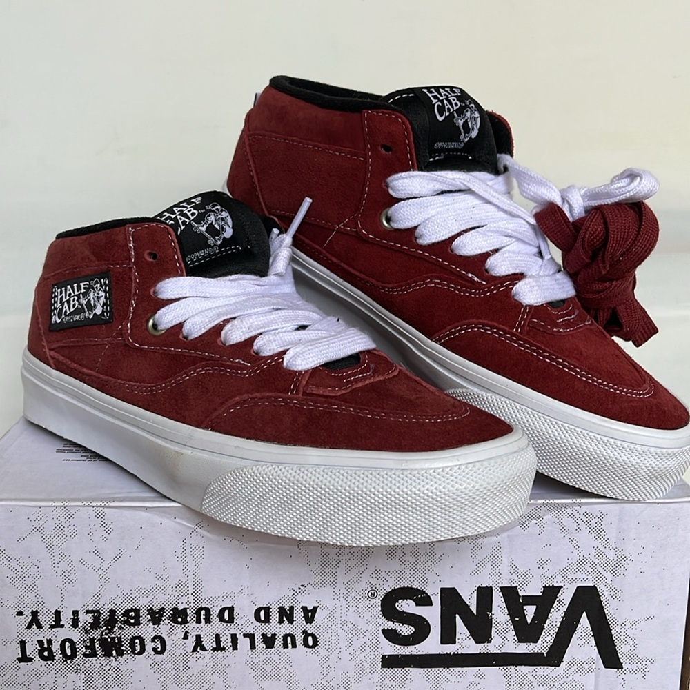 Vans WMNS Skate Half Cab
Pig Suede Brick
VN0A5KYABRI
Sneakers - Picture 6 of 16